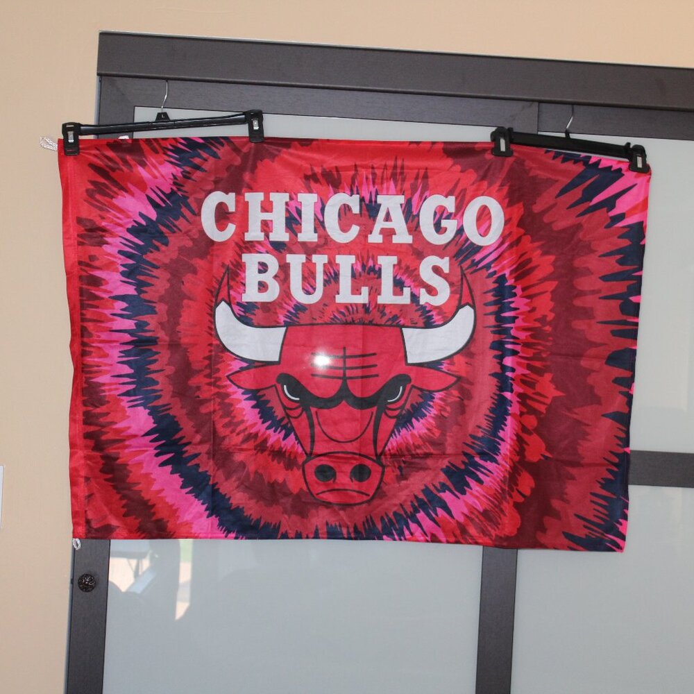 Chicago Bulls 28" x 43" Flag Banner Tie Dye Pattern